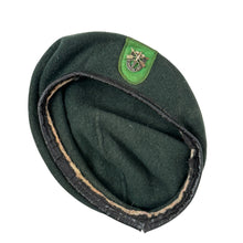 Load image into Gallery viewer, Vietnam War US Army 10th SF Green Beret w/ Battling Skulls Crest